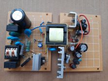 Impulzný zdroj 12 V a 5 V s IO FSDM0565R (4)